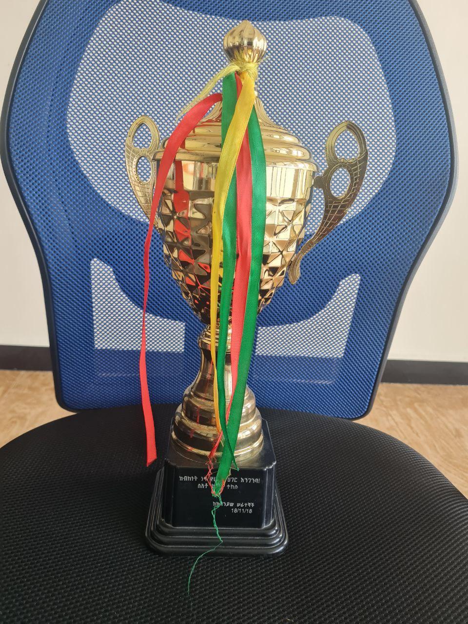 EKT award trophy